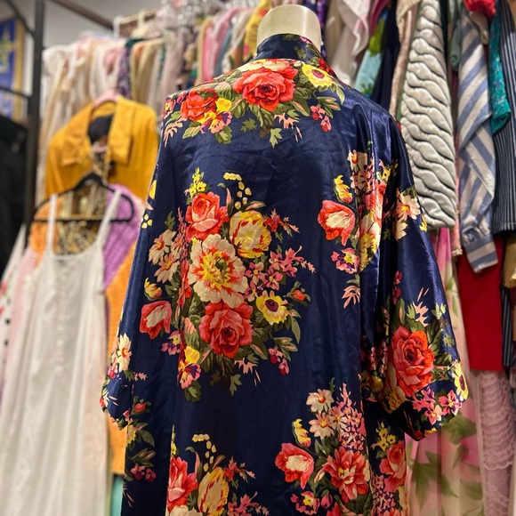Navy Floral Robe - Picture 8 of 10